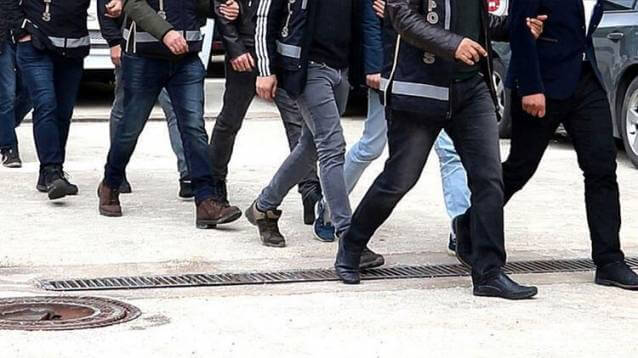 Saç ekim merkezi sahibine şok! Çalışanları tarafından 3 milyon 900 bin lira dolandırıldı